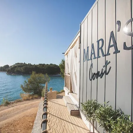 Mara's Coast - Amelia Пакоштане