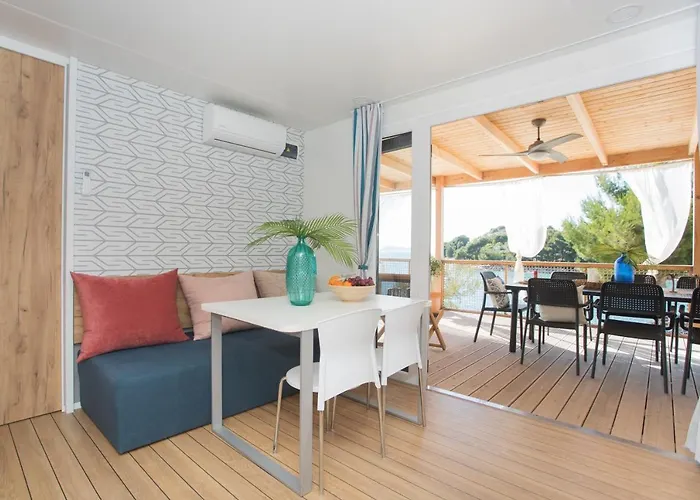 Mara's Coast - Amelia Пакоштане