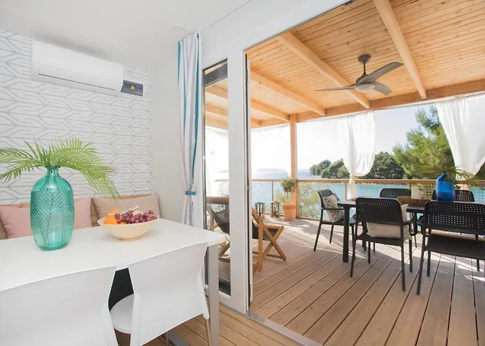 Mara's Coast - Amelia Пакоштане