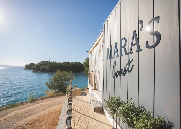 Mara's Coast - Amelia Пакоштане