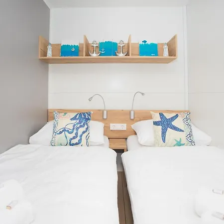 Mara's Coast - Amelia *