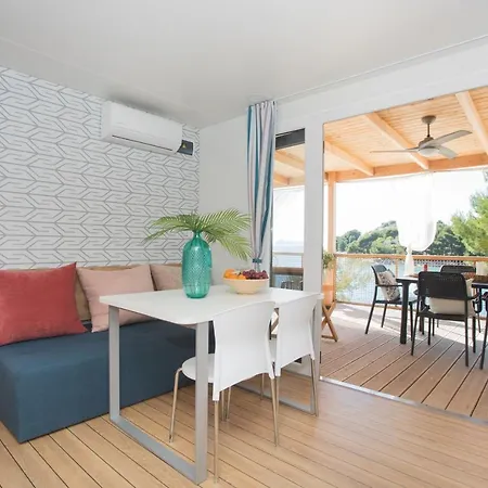 Mara's Coast - Amelia Pakoštane